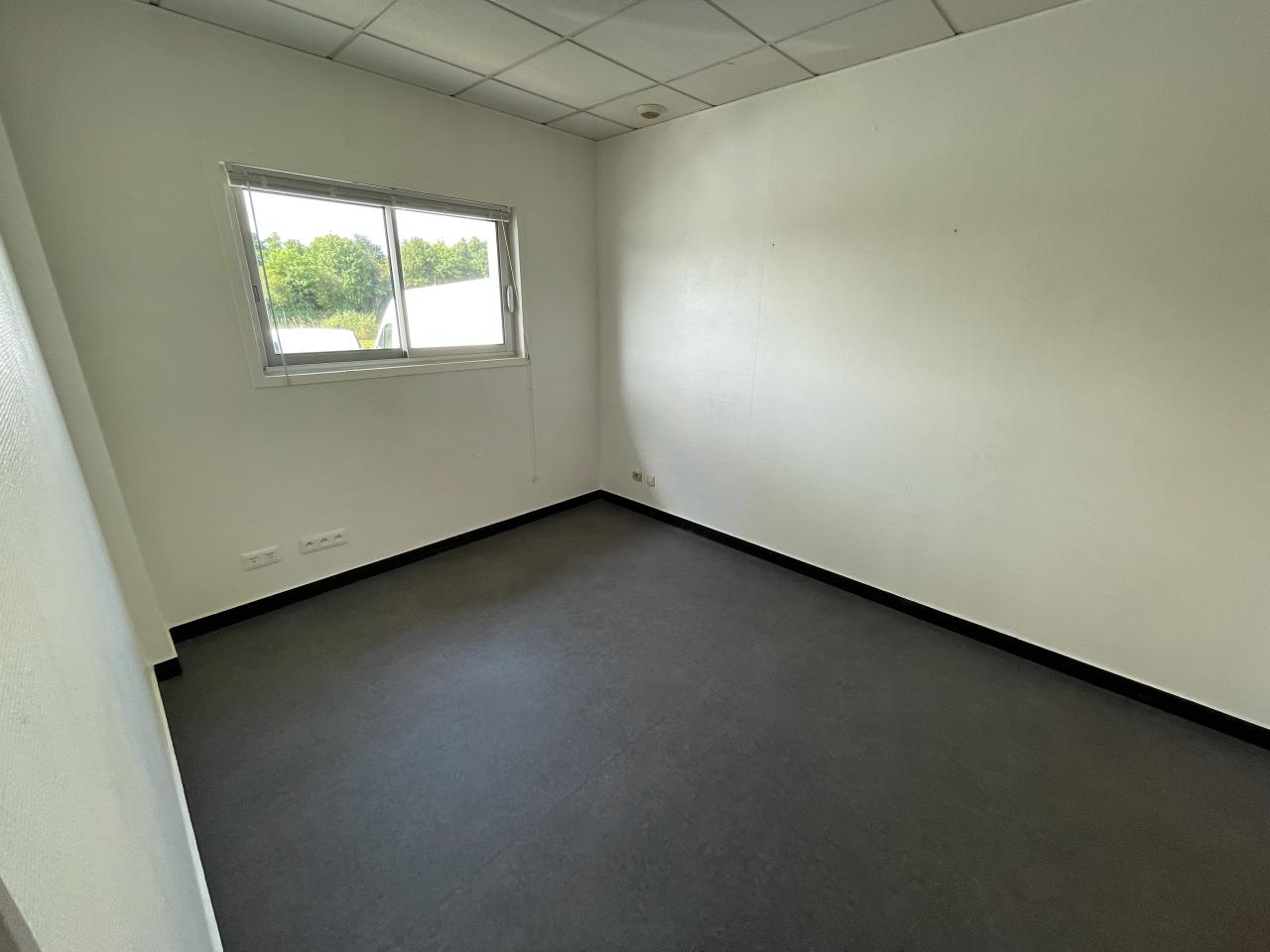 Local d'activité Servon-sur-Vilaine 469m² Location local d'activité Servon-sur-Vilaine Ille-et-Vilaine OLACT2533228 2